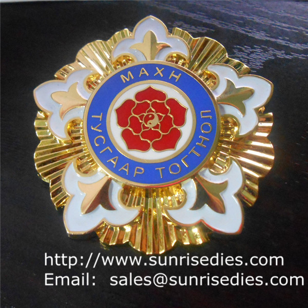 Buy cheap Gold enamel lapel pin badges, personalized enamel badge pins made of zinc alloy product