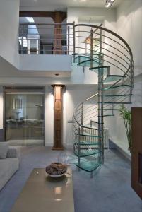 Buy cheap Easy Installation Modern Style Indoor Glass Spiral Stairs Price product