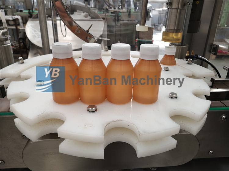 Pneumatic Driven Water Filling Machine , Stainless Steel Beverage Filling Machine