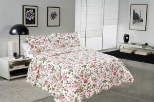 China Chrysanthemum Pattern Colourful Quilt Covers , Home King Queen Size Bed Quilt Covers on sale