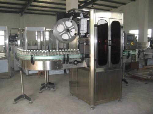Quality Automatic heating bottle shrink sleeve Labeling Machine /Shrink sleeve applicator with steam tunnel for PET bottles for sale