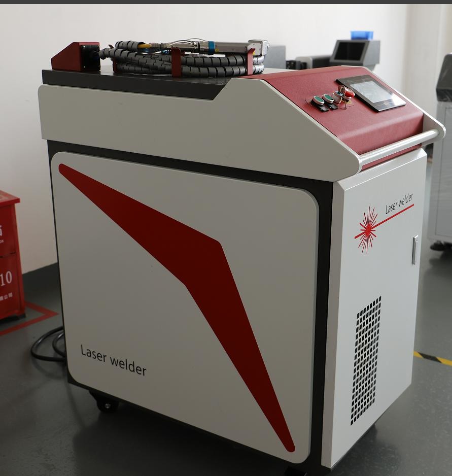 6mm 1500w IPG Handheld Fiber Laser Welding Machine For Carbon Steel