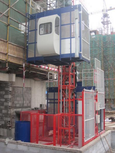 Quality 380V 50HZ / 60HZ Construction Material Hoists 1000KGS With Double Cage for sale