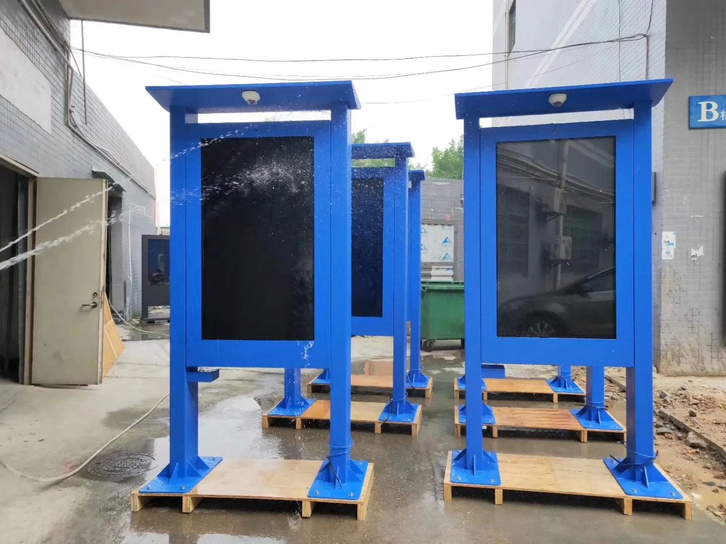 Buy cheap 55inch Capacitive Touch Screen Kiosk 1920x1080 Resolution 400CD Brightness product