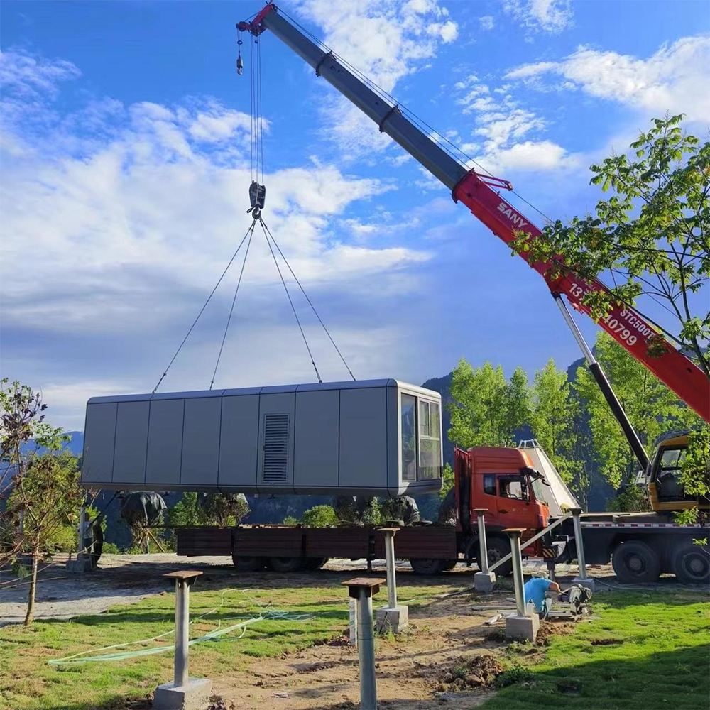 Modern Luxury Mobile Space Capsule House Green Steel House