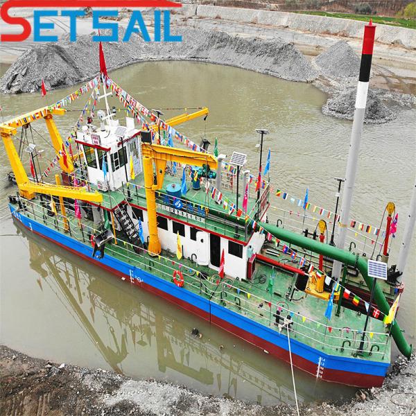 Diesel Engine Hydraulic 24inch Water Flow 7000m3 Cutter Suction Dredger