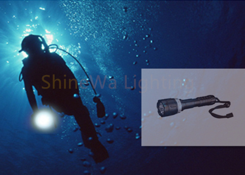 550LM Diving Focusing Led Flashlight Changeable Battery Use Under 80m Water