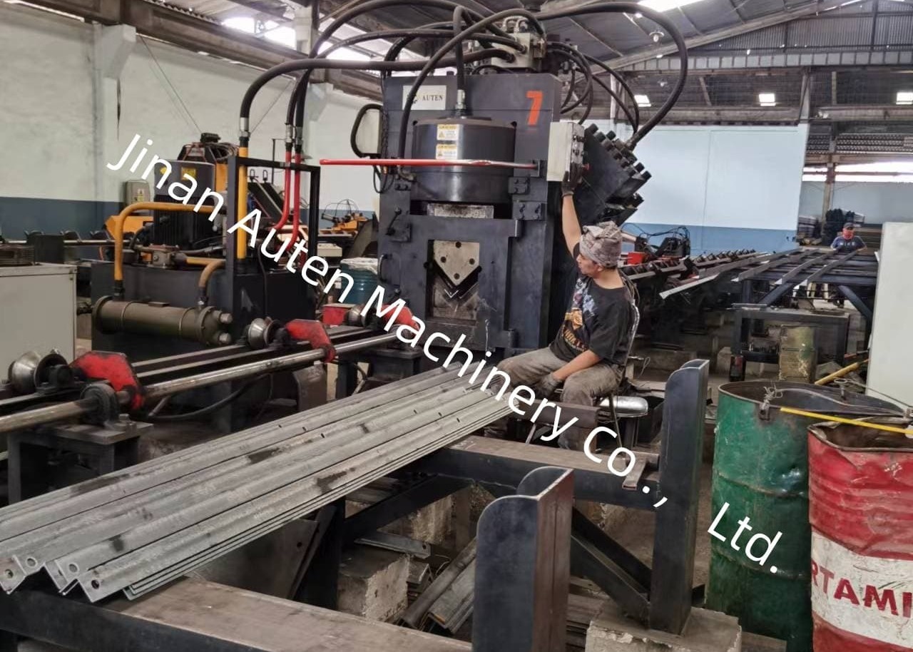 Water Cooling Hydraulic System CNC Punching Marking And Shearing Line Single Blade Cutting