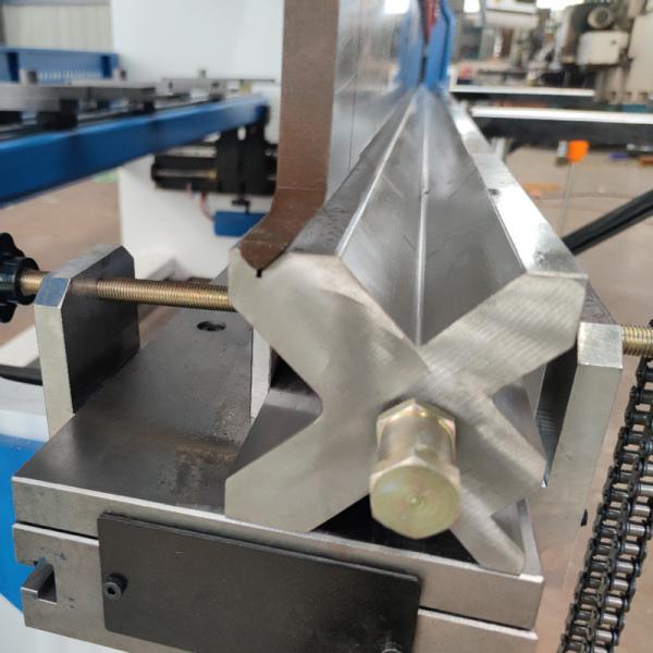 DA53T 4 Axis Press Brake 125T 3200mm Hydraulic CNC Sheet Metal Bender With Safety Guard