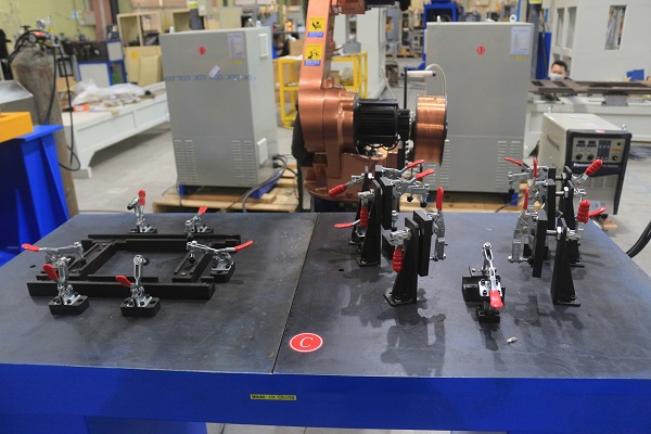 6 Axis Bicycle Frame MIG Welding Robot with Automatic Rotating Positioner