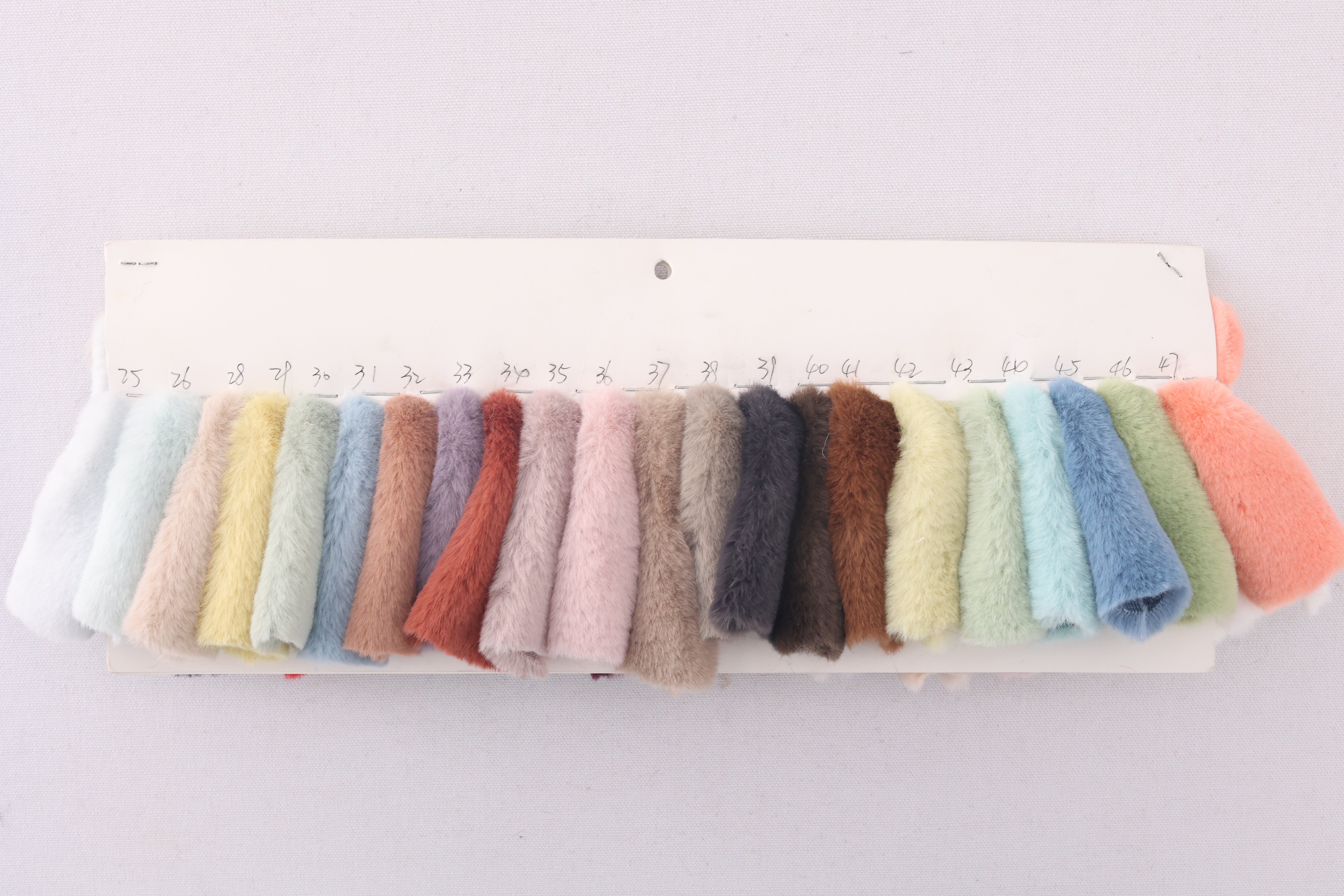 Stock Lot Color 100% Polyester 20mm Faux Fur Fabric Lifelike Ferret Mink Plush Fabric for Women's Coat Blankets for Winter