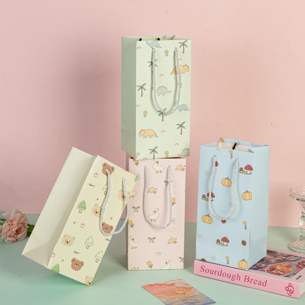 Cute Cartoon Exquisite Gift Packaging Paper Bag Gift Handbag Custom Pattern Printing Cardboard Bag
