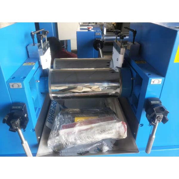 PLC Controlled Rubber / Plastic Two Roll Mill , Lab Mixing Mill