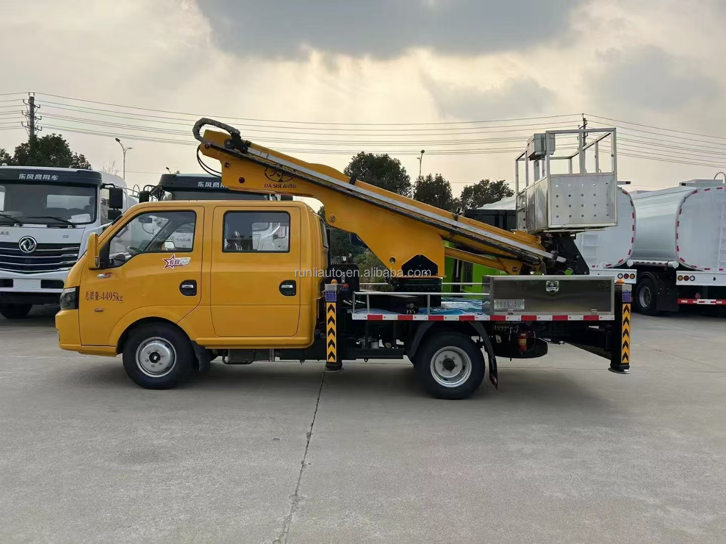 Factory Low Price Customized DFAC Double Cabin High Altitude Operation Truck Telescopic Boom Bucket Aerial Work Platform Truck