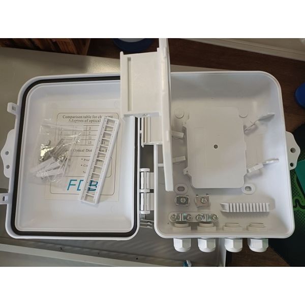 SC 1x8 PLC Fiber Optic Splitter Box IP65 12Cores Wall Mounted
