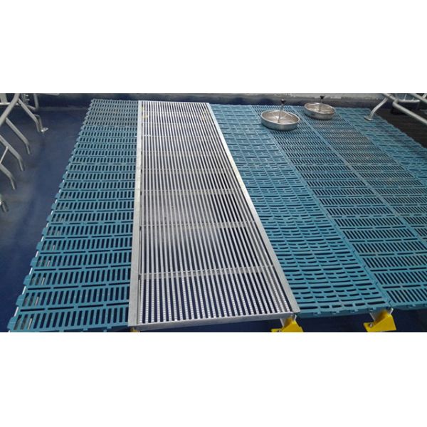 High Strength Hog / Sow Pig Mesh Flooring Hot Dip Galvanized Surface Treatment