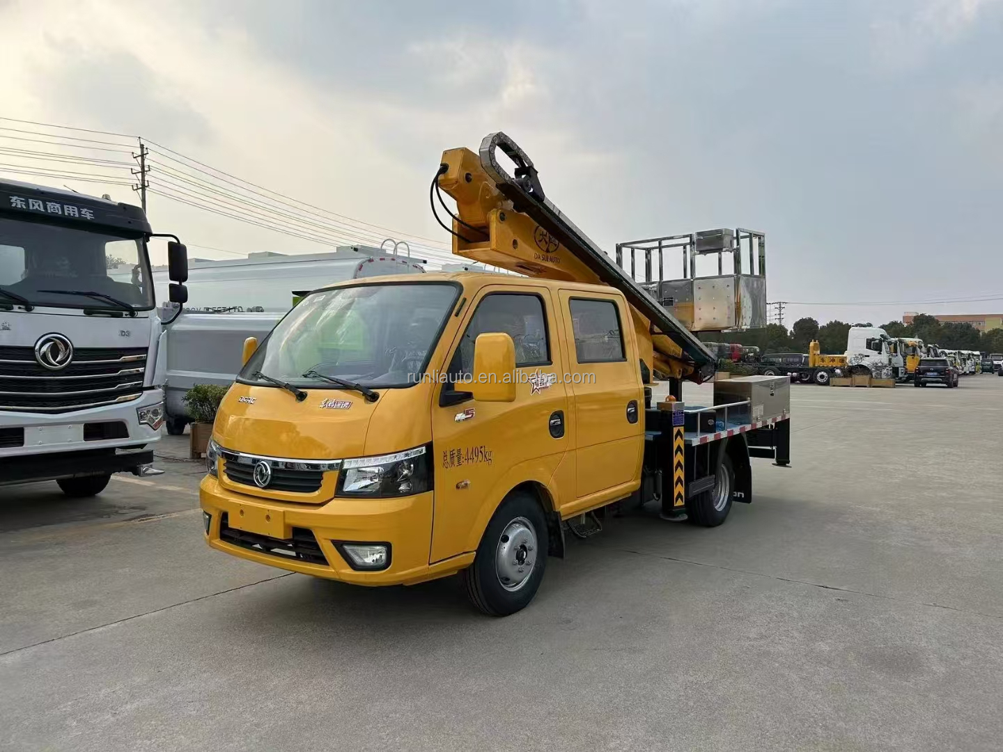 Factory Low Price Customized DFAC Double Cabin High Altitude Operation Truck Telescopic Boom Bucket Aerial Work Platform Truck