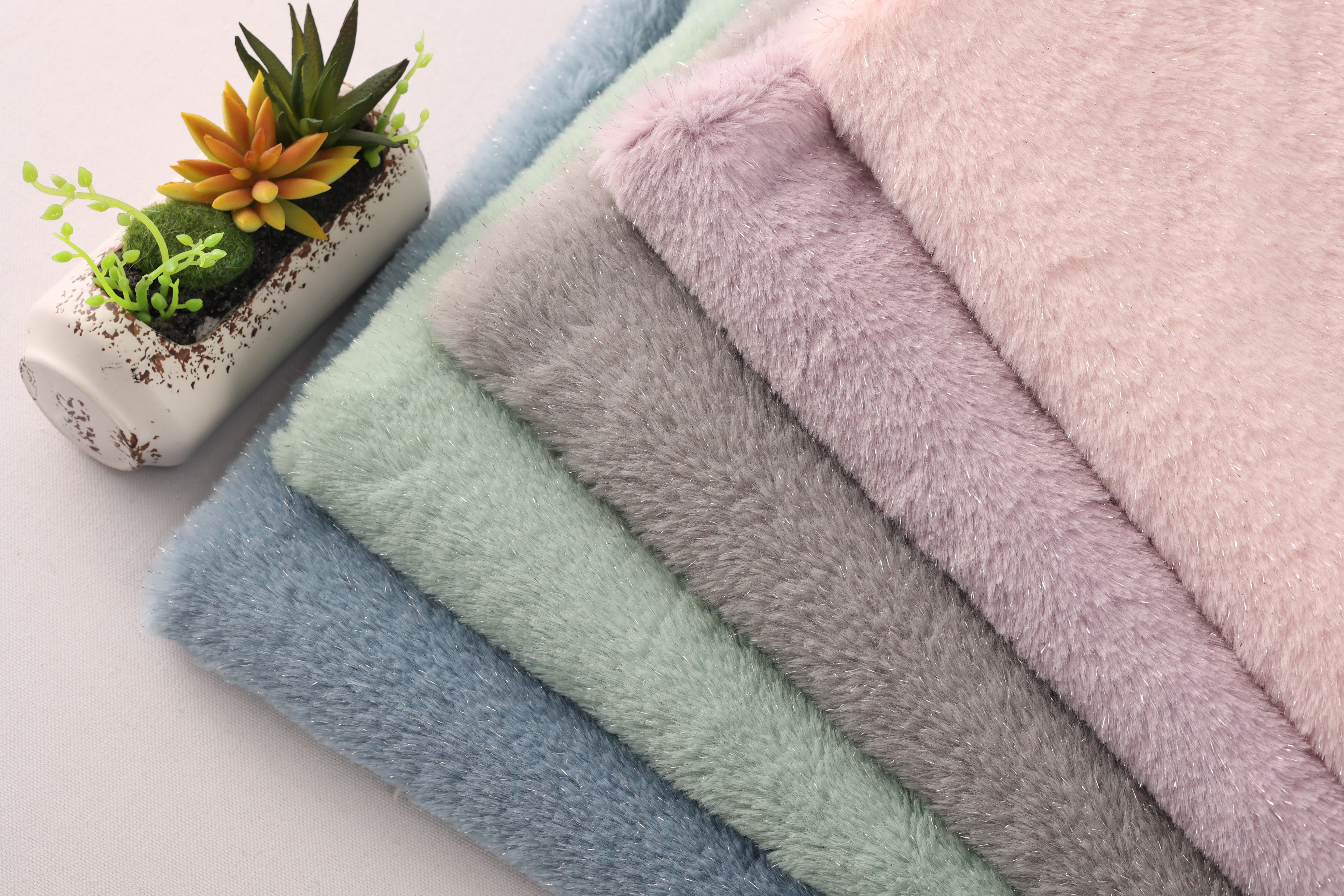 Recycled Soft 100 Polyester Fashion Fabric Silver Silk Plush Faux Fur Rabbit Ferret Fabrics for Women's Clothing Overcoat Bags Shoes