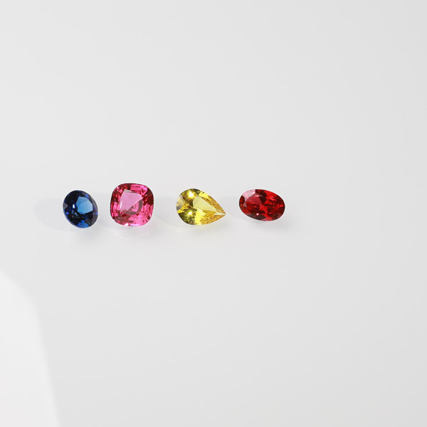 Customized CZ Diamonds Rubies Emeralds And Sapphires With Oval Shape