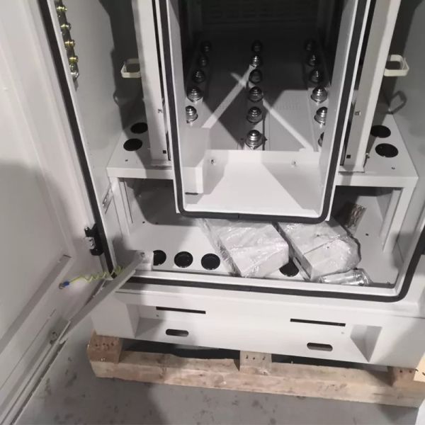 18U Outdoor Communications Cabinet Metal Enclosures RAL7035 Pantone 428C