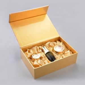 China CMYK 800gsm Flap Gift Box With Ribbon Closure on sale