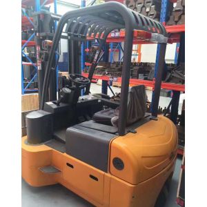 4 Directional Electric Warehouse Forklift Trucks Multiple Functions 2000kg