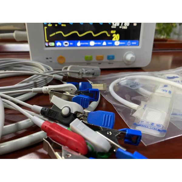 TFT LCD Screen Portable Veterinary Patient Monitor With ECG SPO2 NIBP Temp Measurement