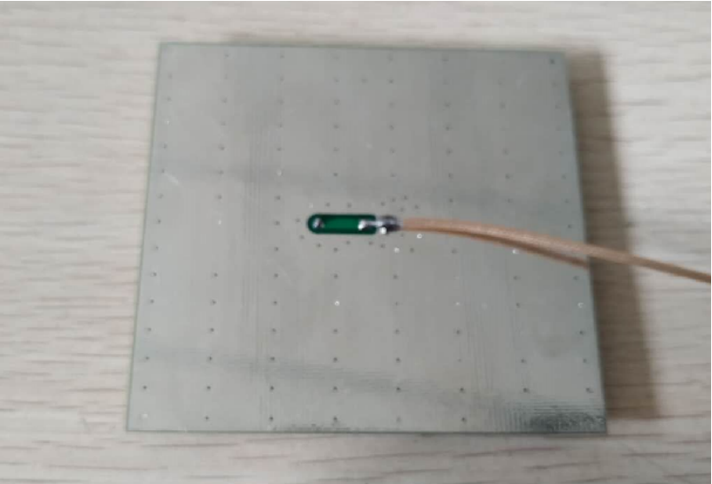 Bluetooth GLONASS GNSS GPS Ceramic Antenna 3.55dBi 50Ω Input Impedance