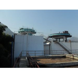 Efficient shallow dissolved air flotation equipment for sewage treatment