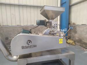 China 40 To 1000 Mesh Powder Fineness Flour Mill Machine 60 To 700kg Per Hour Capacity on sale