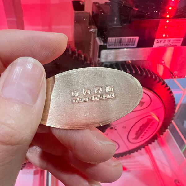 Souvenir Coin Penny Press Vending Machine with AD Advertisement Screen for Tourism