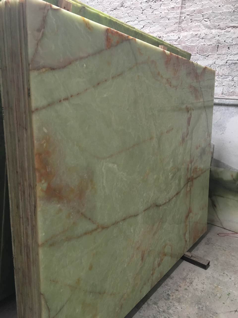 Customized Light Green Onyx Marble Stone Slab With 15-18mm Thickness
