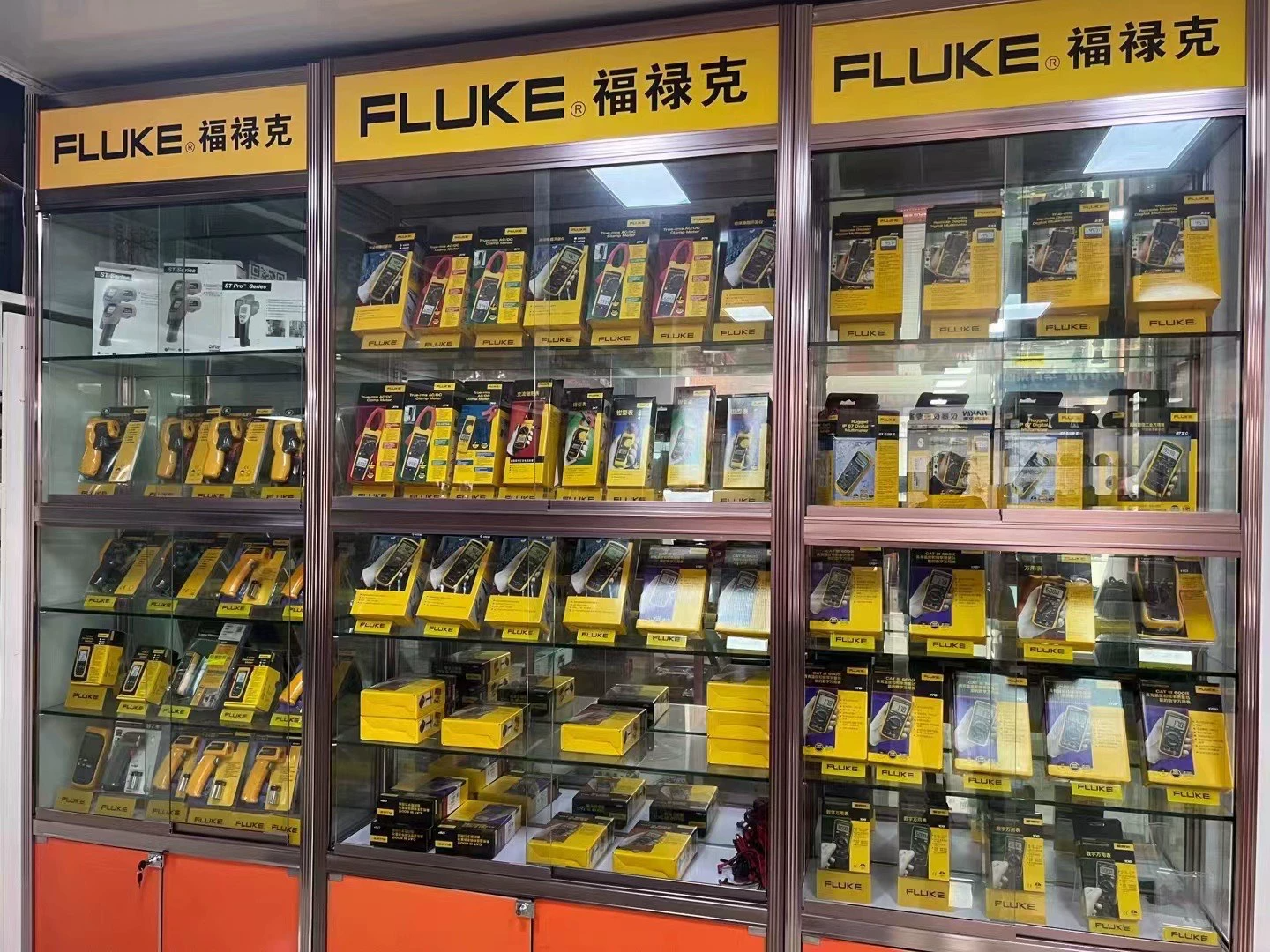 Industrial True-RMS Fluke 87V MAX Multimeter IP67 4 m Drop CAT IV 600 V / CAT III 1000V /1000V 10A, 19999 Count