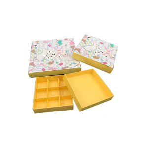 Square Cardboard Chocolate Gift Boxes Packaging With Tray / Rabbits Pattern