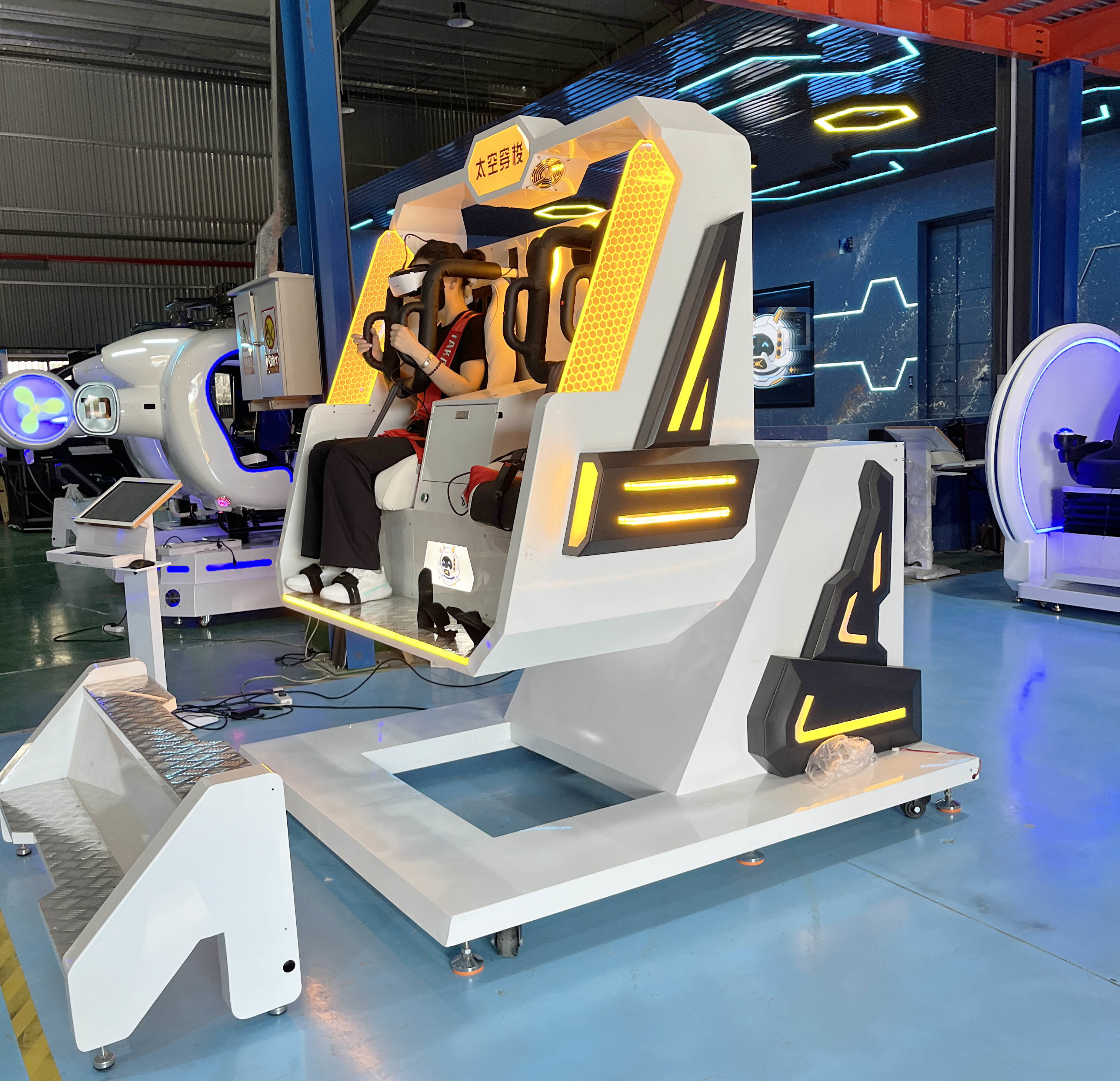 Revolutionize Your Business with VR 360 Simulator Computer CPU 10100F Robotic Arm Rotation System and Acrylic Structure
