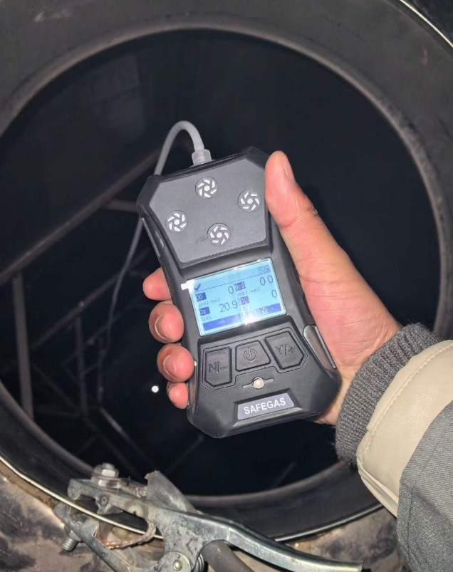 CO2 CO 0-2000ppm Portable Multigas Detector IECEX/ATEX/EMC Certified Built-In Pump For Industry
