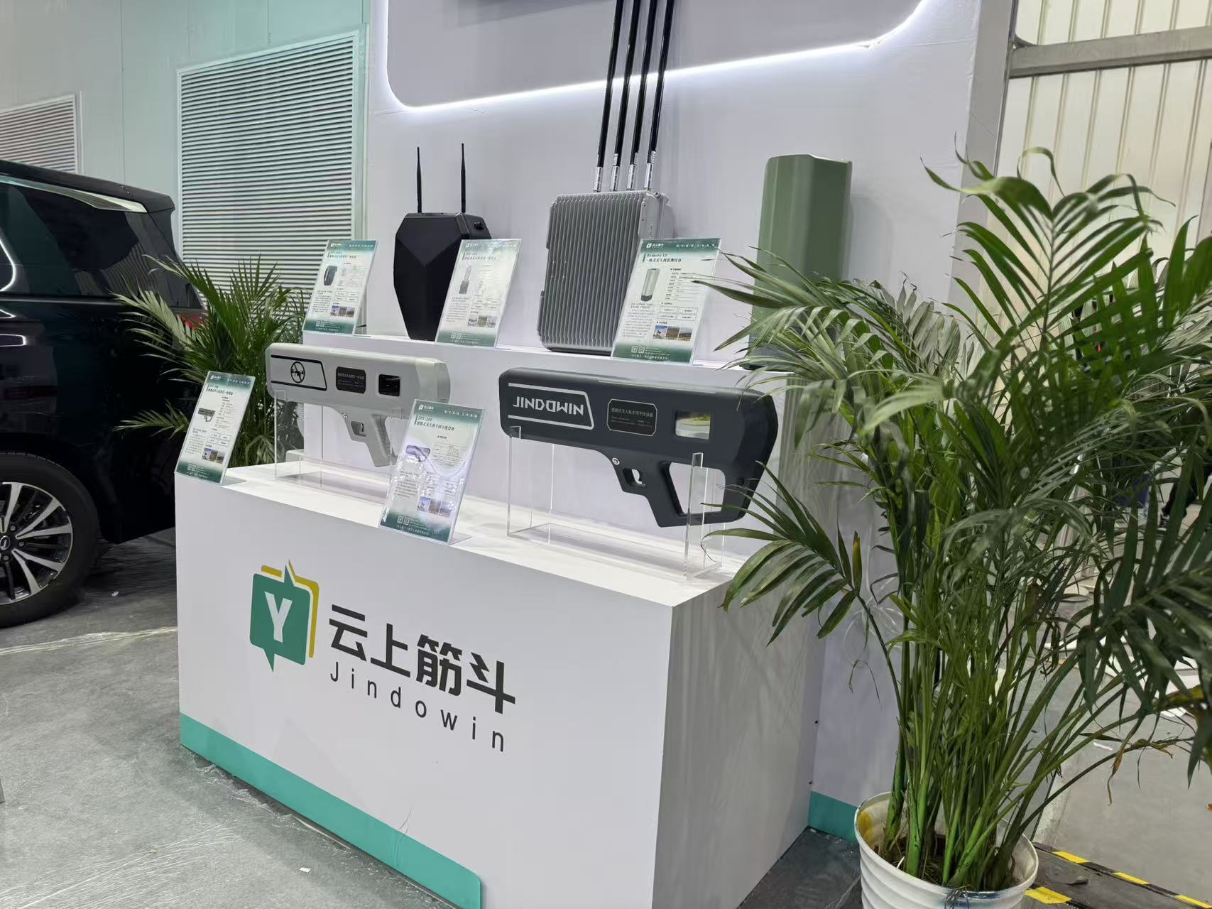 Portable Uav Jammer Gun User Friendly 900MHz 1.6GHz High Performance