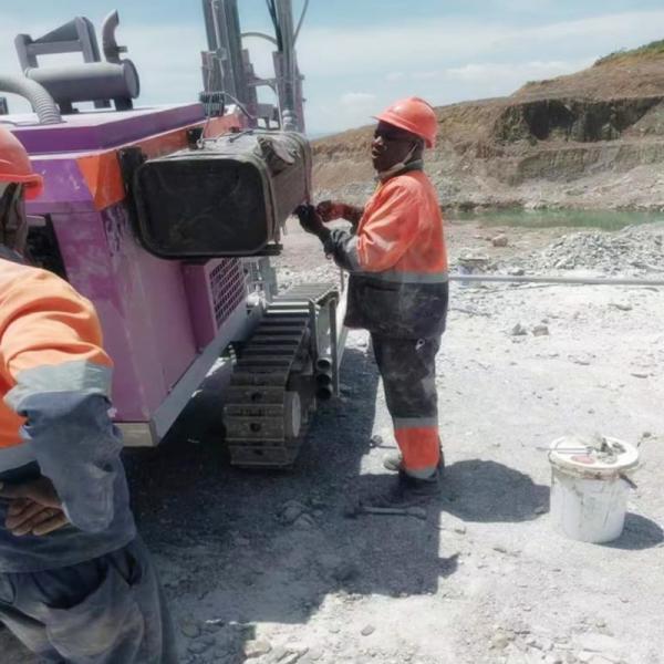 Crawler Drilling Rig Lifting Force 25KN Hydraulic DTH Drilling Rig Mining Down The Hole Drilling Machine