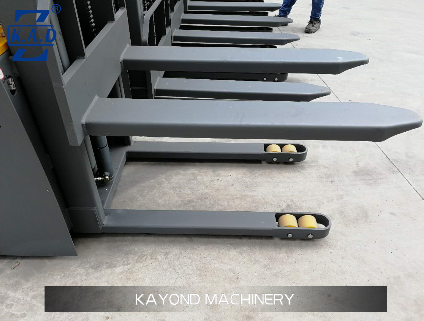 1.5 Ton Electric Pallet Stacker 1500kg Capacity 3M Lift Height