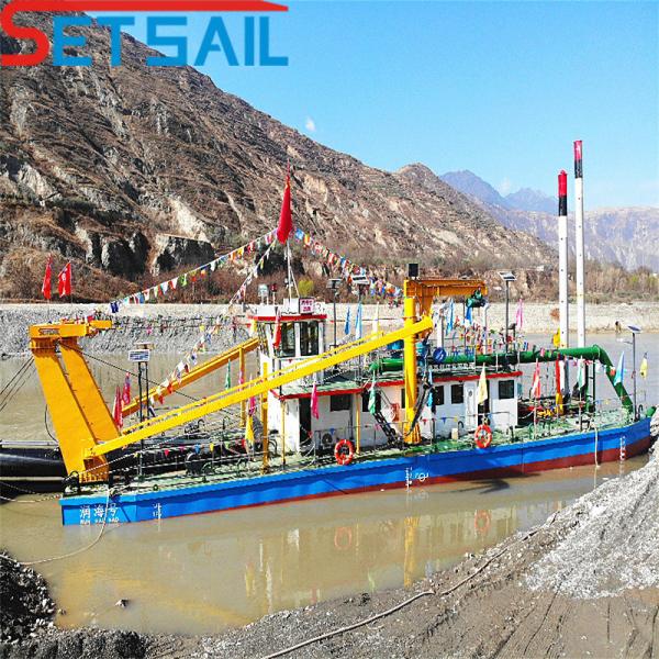 Diesel Engine Hydraulic 24inch Water Flow 7000m3 Cutter Suction Dredger