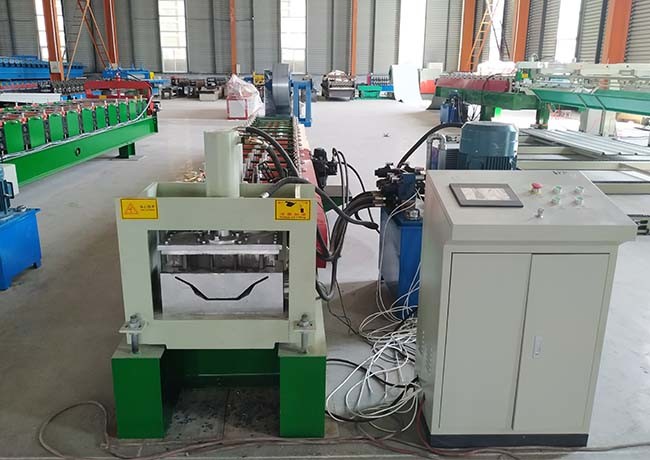 Customized Color Aluminum Gutter Machine , Rain Gutter Machine Input Width 300mm