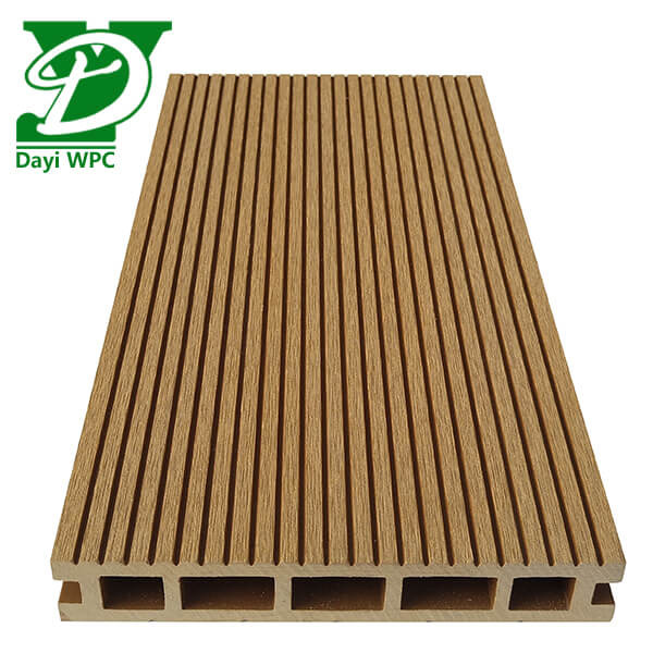 Waterproof WPC Composite Plastic Wood Decking in Cedar