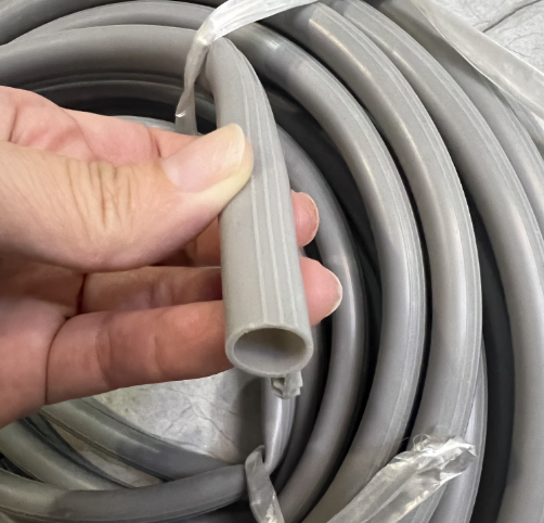 Customizable TPE PVC Silicone Rubber Sealing Strip for Wooden Door and Window TS16949