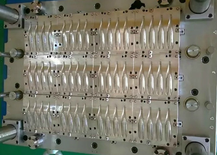 China Multi Cavity Submarine Gate Injection Molding With Husky Hot Runner on sale
