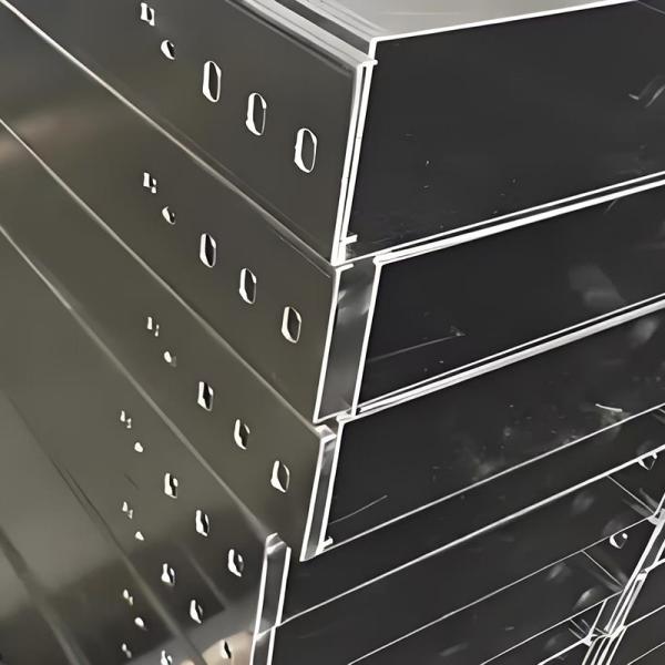 Fully Enclosed Cable Tray 3m Length Non Flammable For Electrical Systems In Industrial Settings