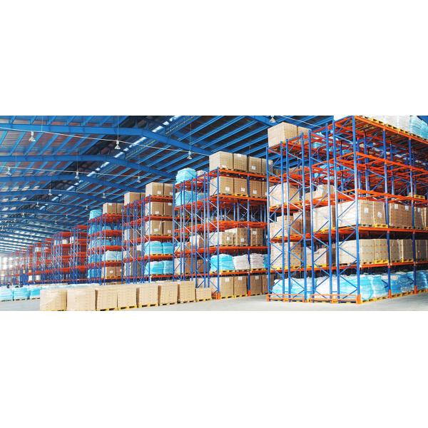 Space-saving Double Deep Versatile Pallet Rack