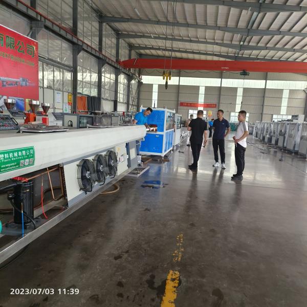 OMRON Temperature Controller PE Pipe Extrusion Line With 9 Meters Vacuum Tank And SUS304 Raw Material