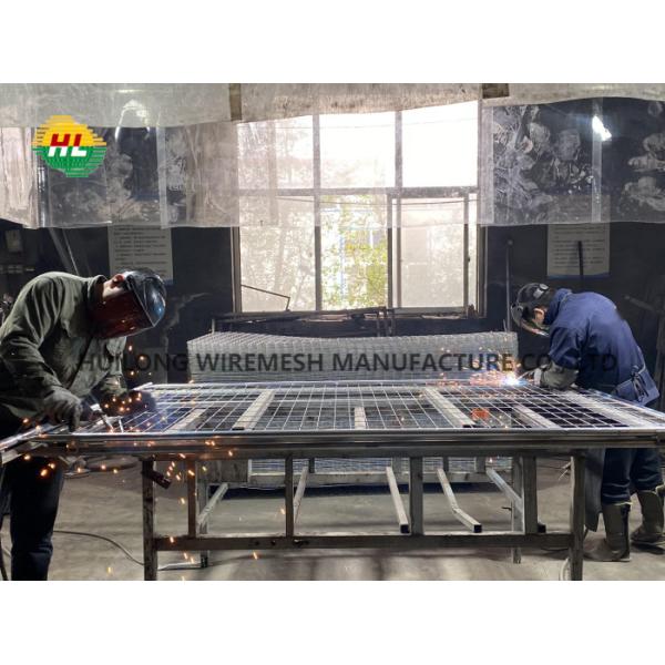 2.4m Long 2.1m High Galvanised Temporary Fencing With Hi Vis Orange Feet