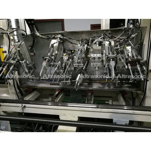 30Khz Ultrasonic Several Riveting Actions Performed Simultaneously with One Sonotrode