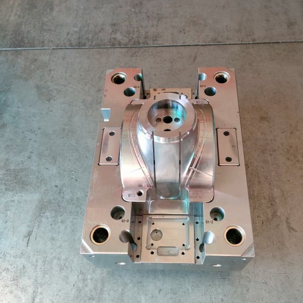 Precision Components Thermoplastic Plastic Injection Mould With P20 Steel